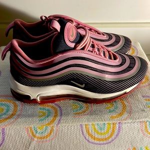 Kids Nike Shoes size 4Y